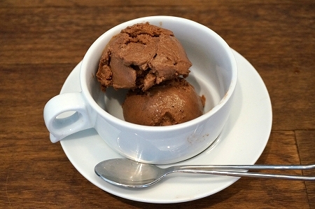 チョコレート専門店　ミニマル　アイスクリーム