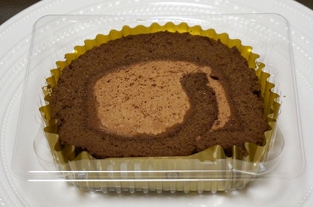 セブンイレブン　カカオ香るショコラロールケーキ