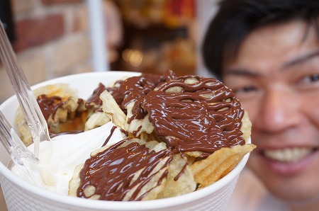神戸モザイク　カルビープラス　ロイズのチョコ味ソフトクリーム
