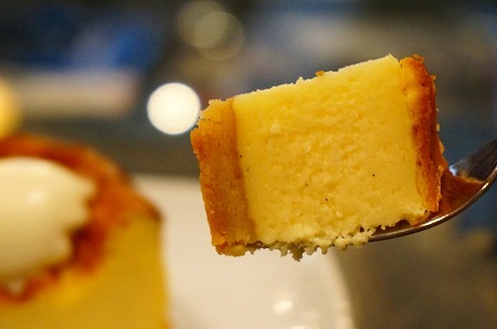 北堀江　モンディアルカフェ３２８　カフェラテ　チーズケーキ