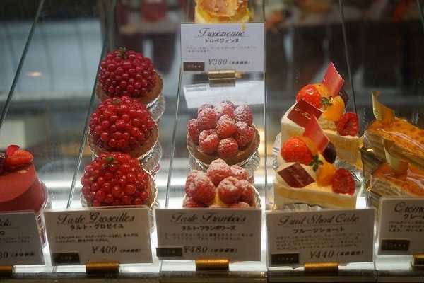 滋賀県守山市　フランス菓子専門店　ドゥブルベ・ボレロ